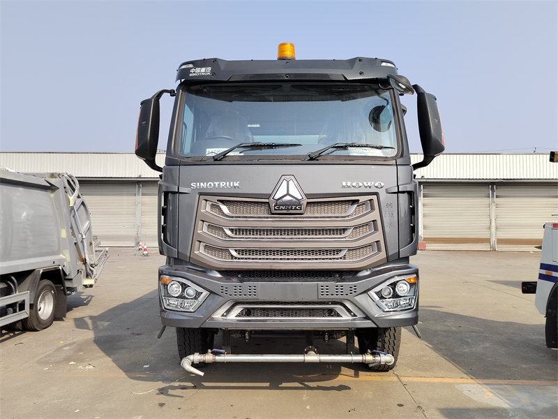 HOWO NX 20000L water bowser