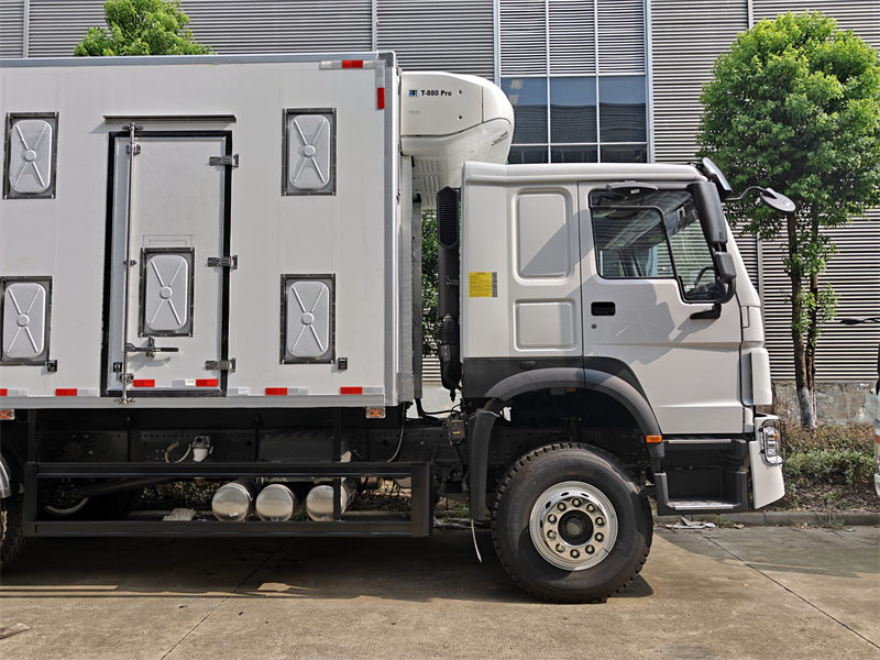 HOWO 5tons seafood freezer truck