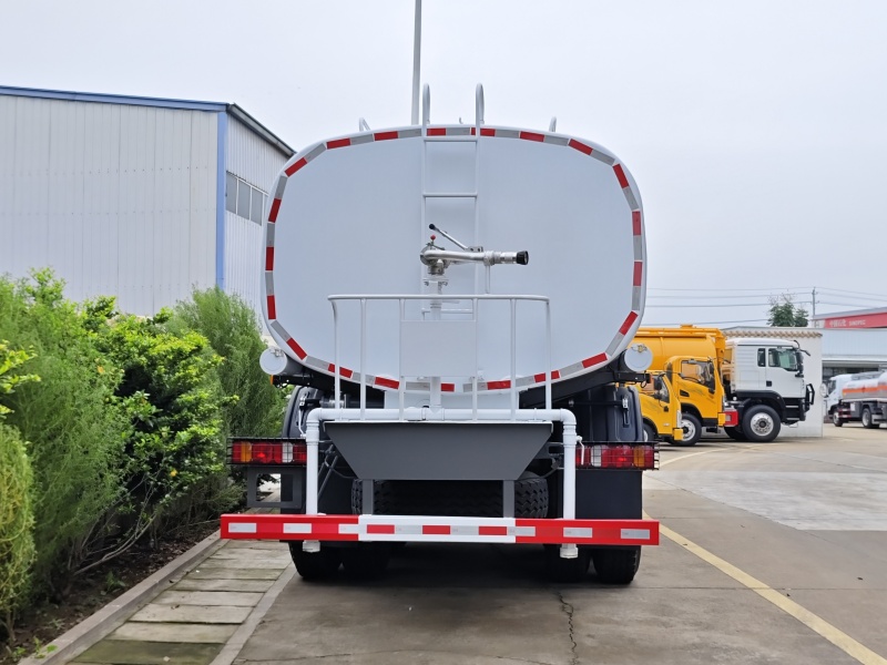 HOWO 6WD off-road water bowser for sale