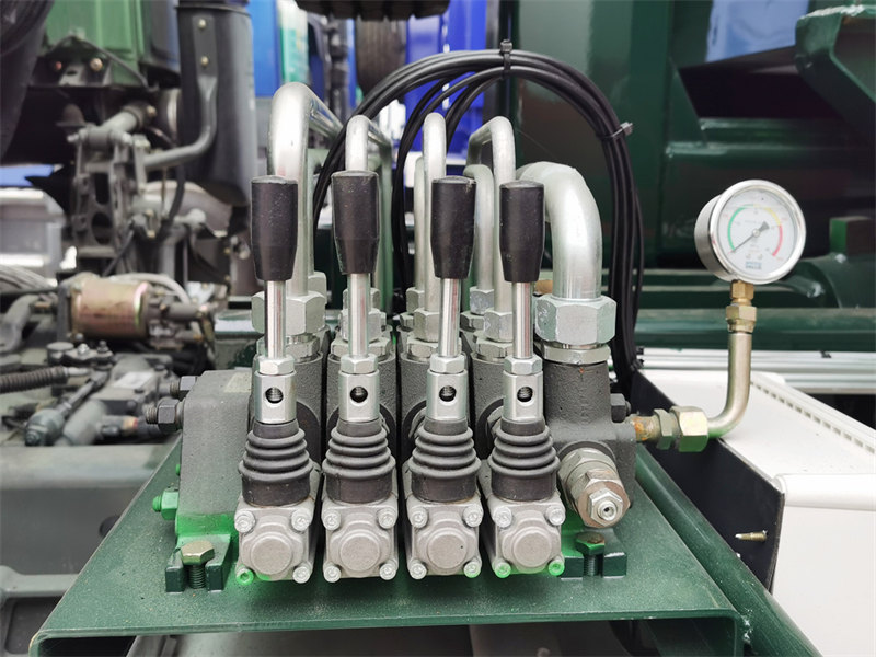 HOWO hook lift refuse truck for sale