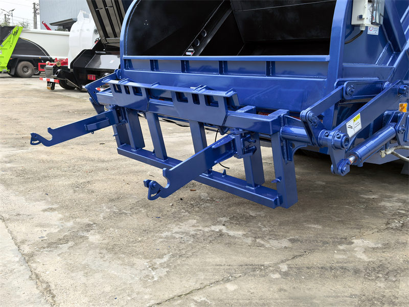 HOWO waste compactor truck