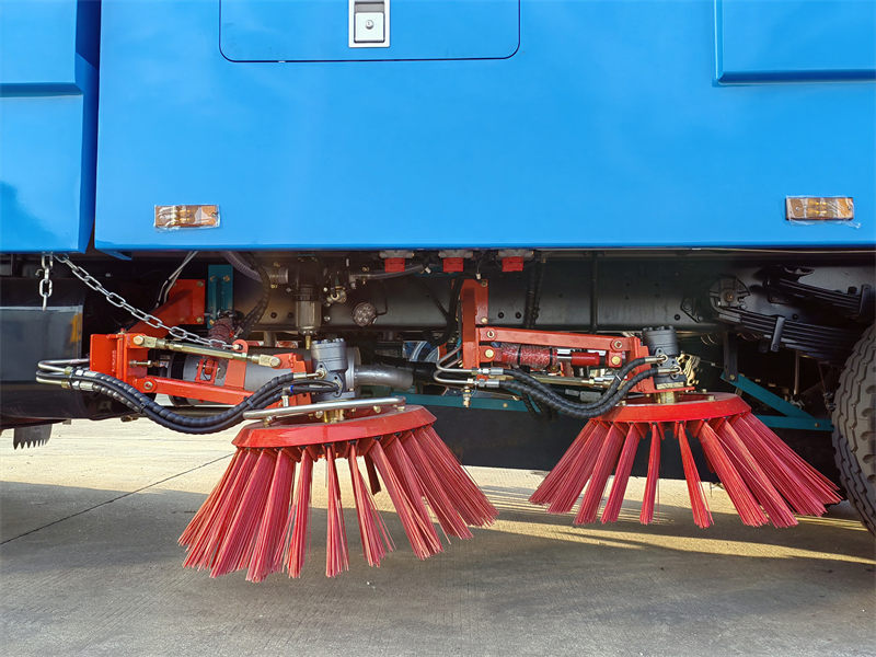 Howo road sweeper truck