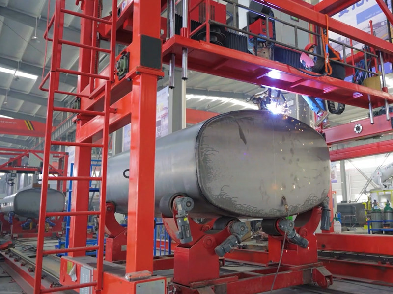 HOWO water tanker truck production line