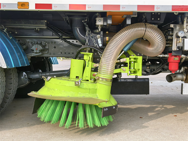 Howo vacuum sweeper truck
