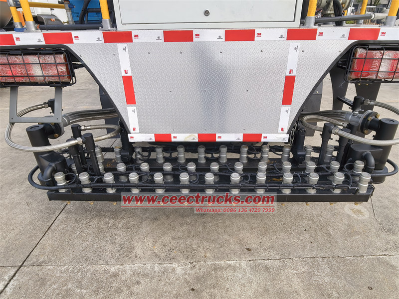 Bitumen truck with Rear spraying nozzles