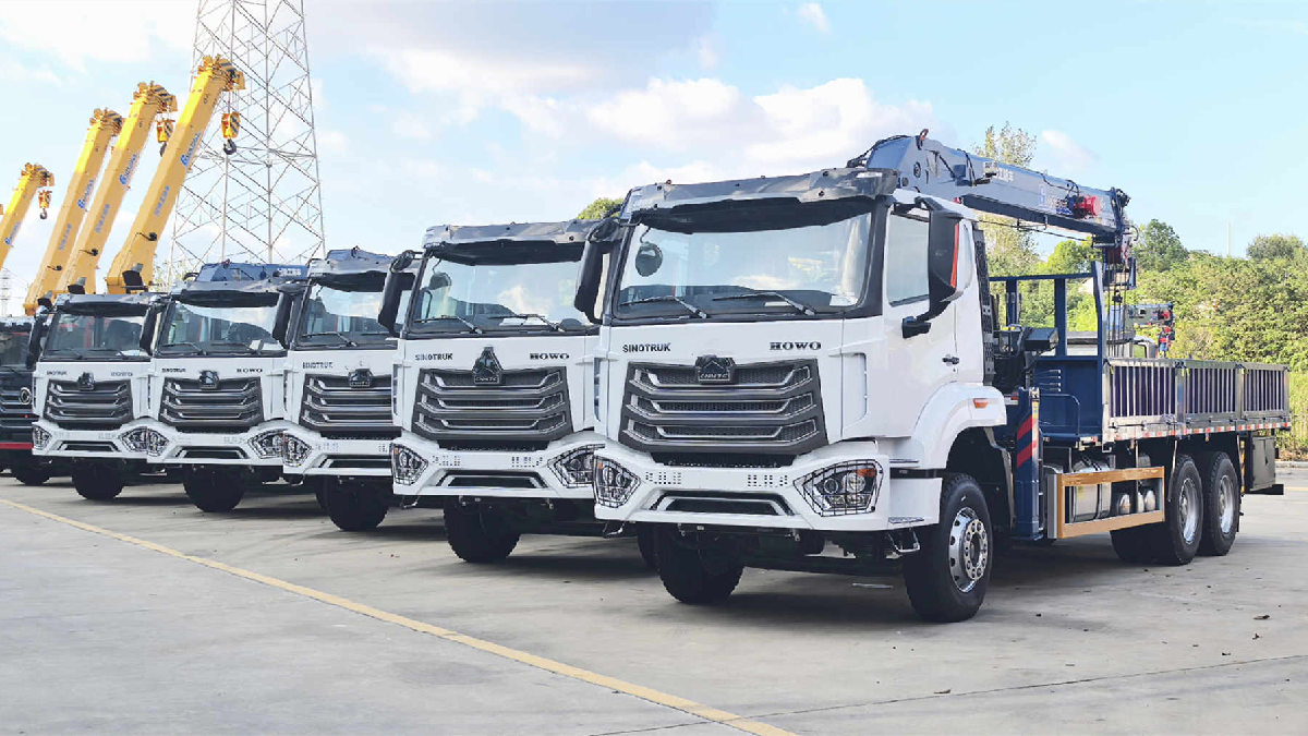 5 cần cẩu gắn trên xe tải HOWO đã được giao đến Angola.